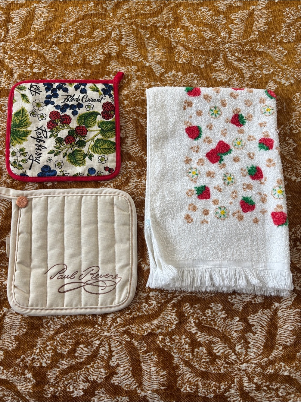 Vintage dish towel/pot holders, strawberries, berries, Revere pot holder